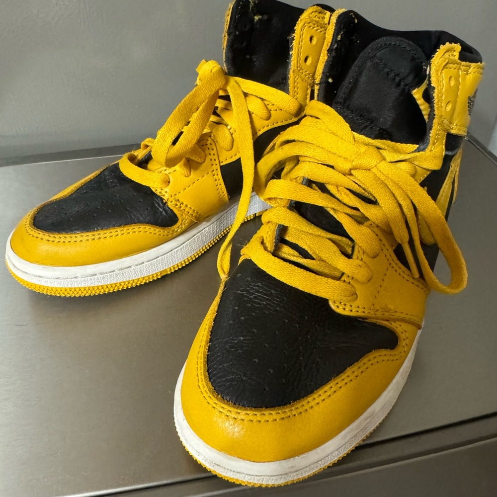 Nike Air Jordan 1 Retro High Size 4.5Y 575441-701